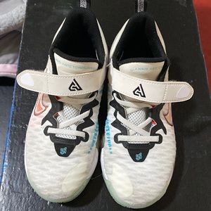 Kids basketball shoes. Like new. Only worn indoors